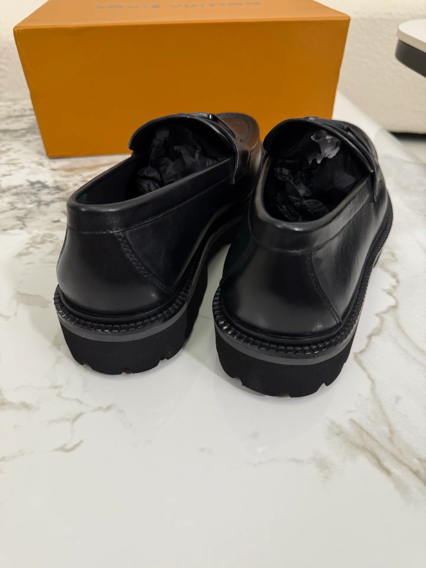 [L Family] Top P: 800💰 ▪️Size: 39-44 (38.45 custom-made) The top male god leather shoes Lv series are sold at the same time with original factory configuration, original cowhide fabric imported from Italy, soft and comfortable, imported water-dyed cow lining, soles: original ultra-light French foam outsole super comfortable, original factory with single goods 🔍🔍high quality, can be entered and exited at will, welcome to compare and synchronize.